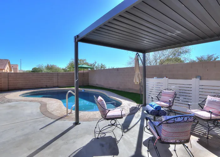 Private Mini Serene Oasis With Pool Holiday home