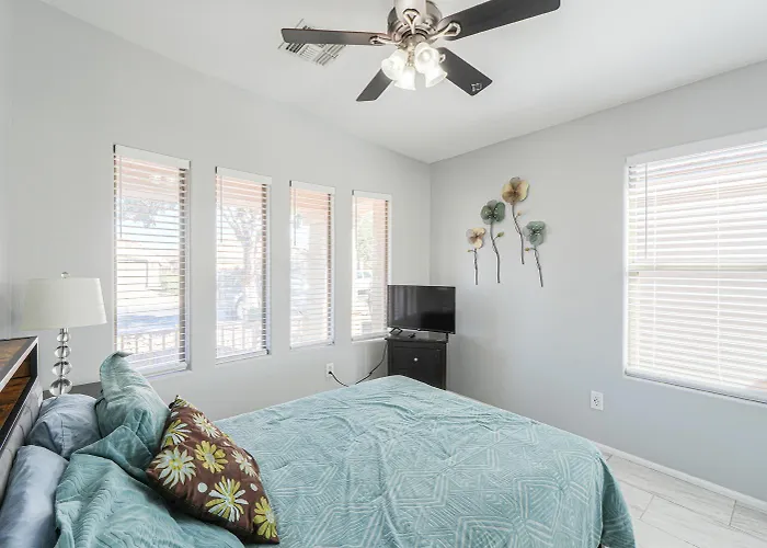 Holiday home Private Mini Serene Oasis With Pool *